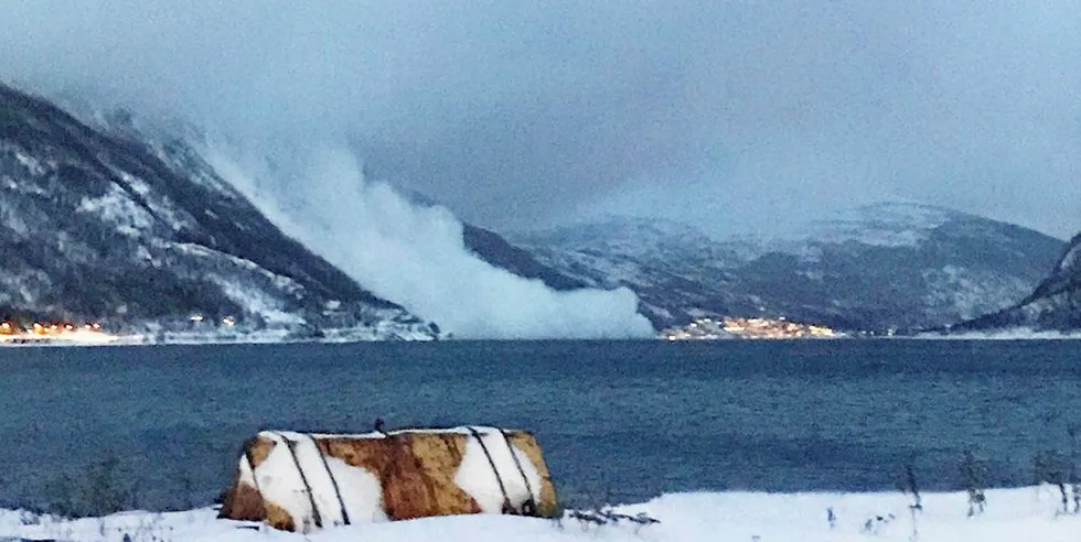 Eksempel på uvær i nord: Dette raset stengte i går mandag beisfjordveien ved Narvik. (Beisfjorden har for øvrig Nord-Europas lengste og høyeste laksetrapp i Lakselva.)