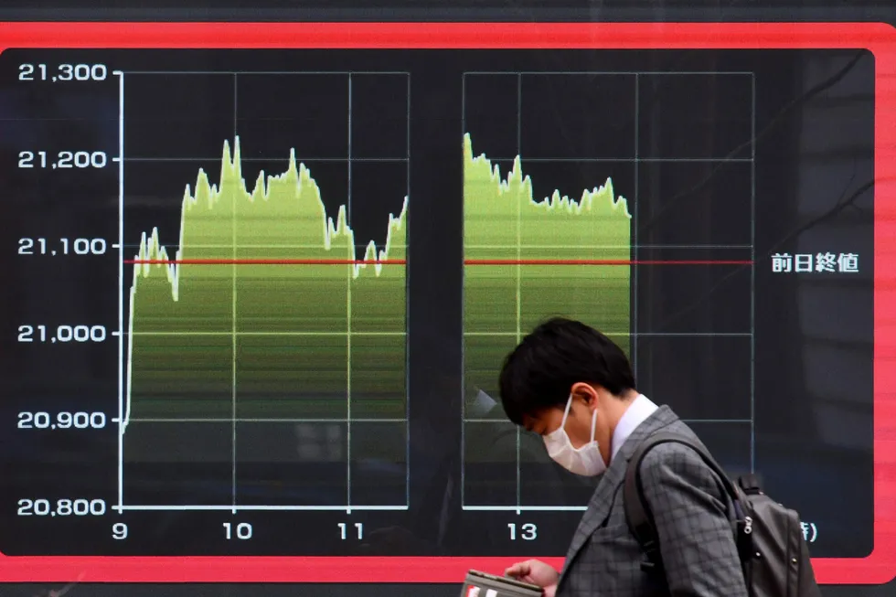 Nikkei-indeksen i Tokyo faller over én prosent onsdag morgen norsk tid.