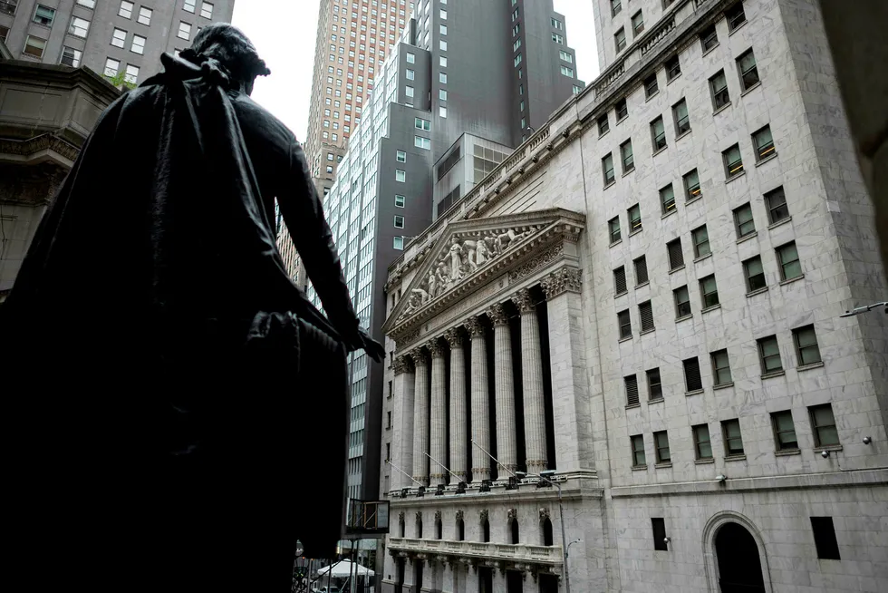 Stemningen er dyster om dagen her på New York-børsen (Nyse) på Wall Street i New York.