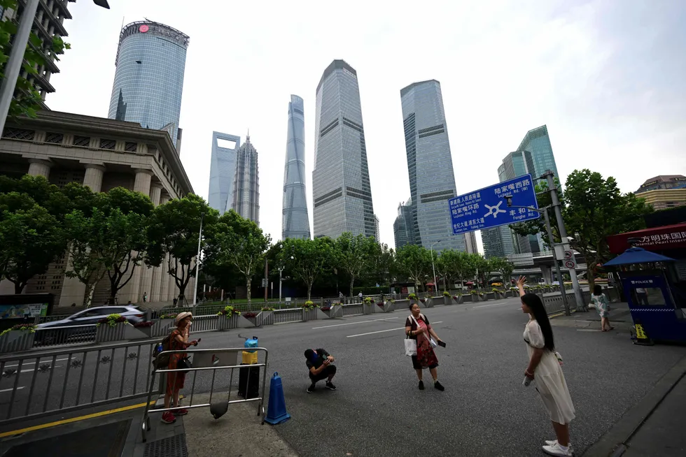 Den kinesiske økonomien har ikke fått den oppgangen som var ventet etter gjenåpningen. Her fra finansdistriktet Lujiazui i Shanghai.