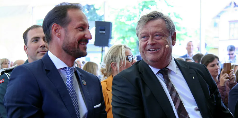 GOD STEMNING: Kronprins Haakon var med under åpningen av Aqua Nor 2019. Her sammen med fiskeriminister Harald T. Nesvik.