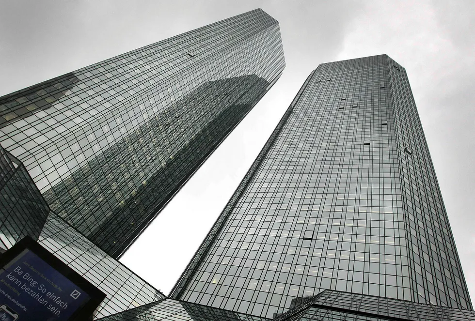 Deutsche Bank går på milliardtap i andre kvartal.