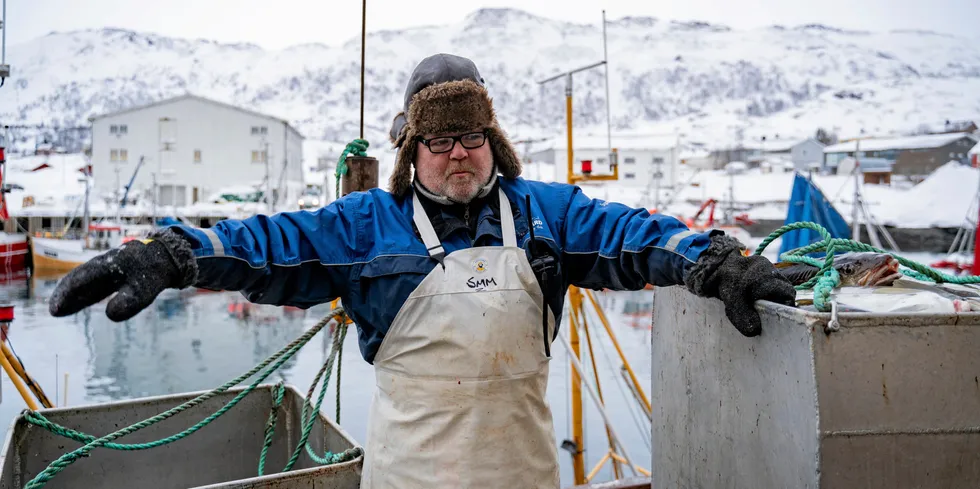 Svein Mienna på fiskebruket til Nergård i Breivikbotn. Han tar saken til Høyesterett om nødvendig.