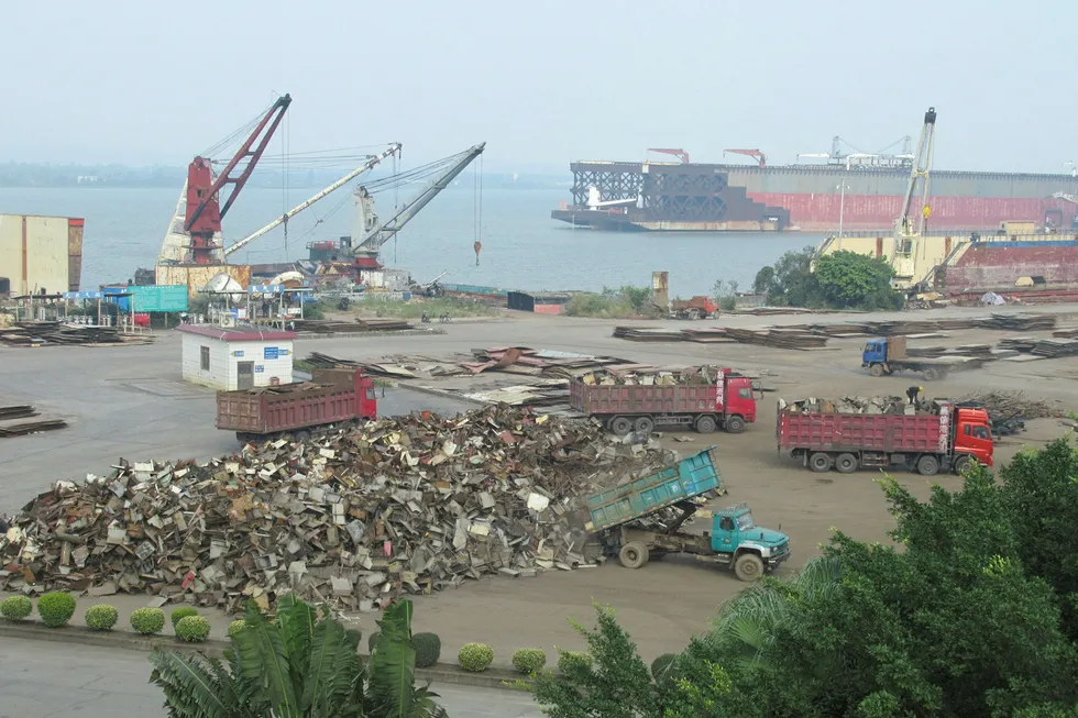Grieg Green demonterer og resirkulerer skipsvrak på en forsvarlig måte og opplever sterk vekst i etterspørselen. Bildet er fra et verft i Kina.