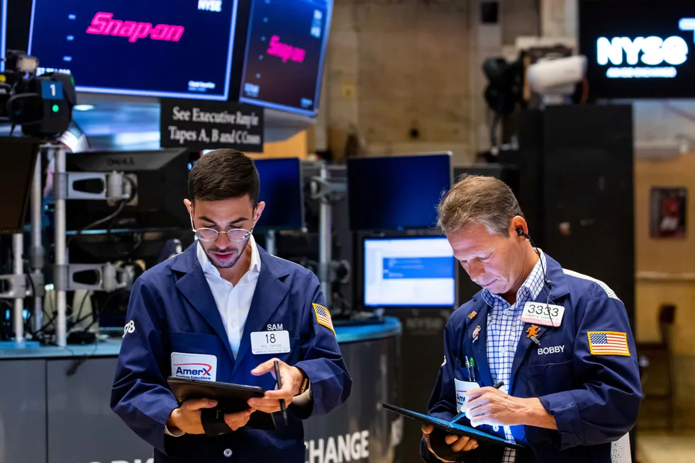 Wall Street vaker rundt toppnivåer. S&P 500 har gitt en totalavkastning på 20 prosent siden årsskiftet.