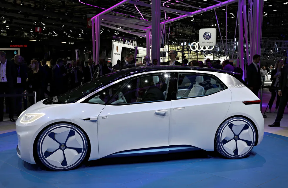 Volkswagen I.D. Concept ble vist i Paris i 2016. Dette blir en av mange modeller som Volkswagen skal lansere de neste tre-fire årene. Foto: Marte Christensen Foto: Marte Christensen