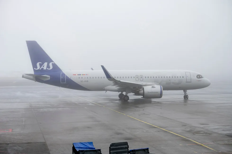 SAS-ledelsen har uttrykt ønske om at det kommer nye investorer inn på eiersiden. Her et SAS-fly fotografert på Oslo Lufthavn.