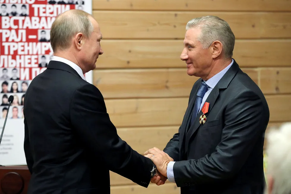 Den russiske presidenten Vladimir Putin ga Boris Rotenberg en utmerkelse 27. november ifjor.