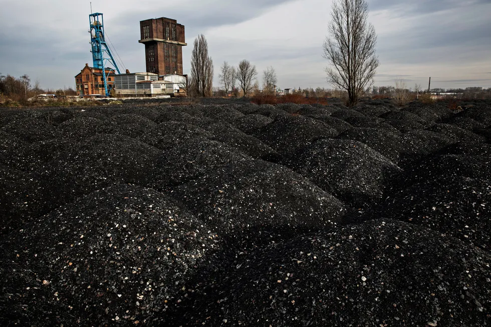 En femtedel av verdens bitcoinutvinning foregår nå i Kasakhstan, der kullkraft står for det meste av strømmen og trekker opp CO2-utslippene fra bitcoinutvinningen. skriver artikkelforfatteren.