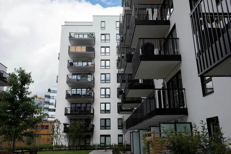 Det er en klar økning i beholdningen av usolgte boliger her til lands, ifølge ny rapport. (Arkivfoto av nye boliger på Hasle i Oslo.)