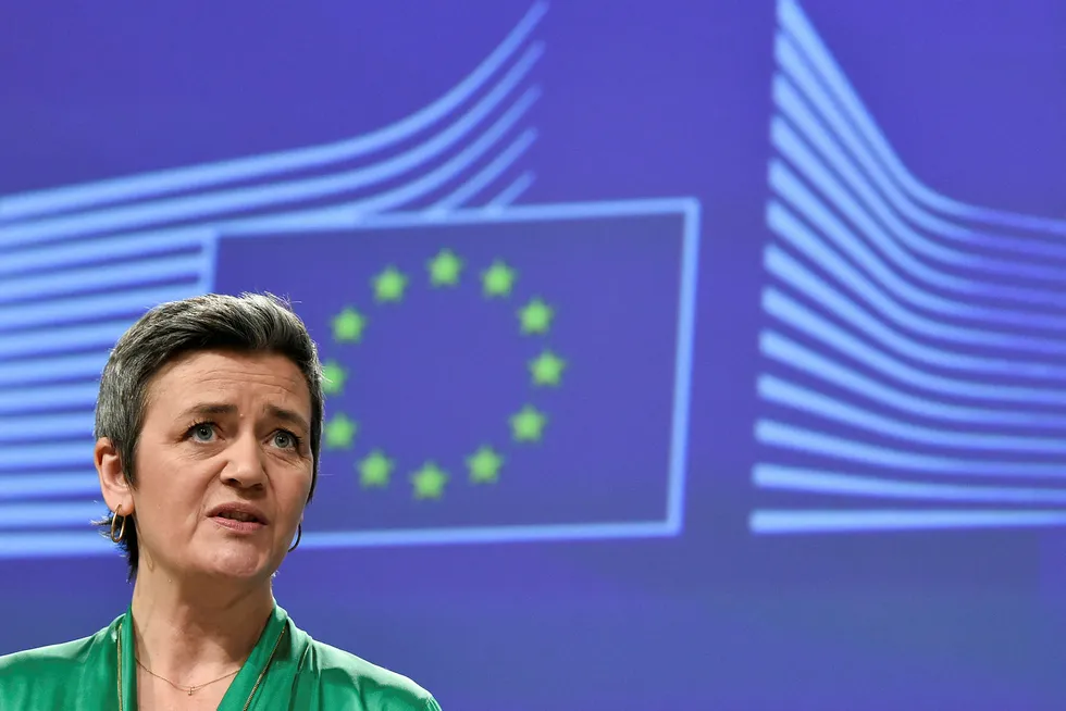 Margrethe Vestager i Europakommisjonen har oppfordret EU-land til å kjøpe seg opp i selskaper som kan være sårbare for oppkjøp fra Kina.