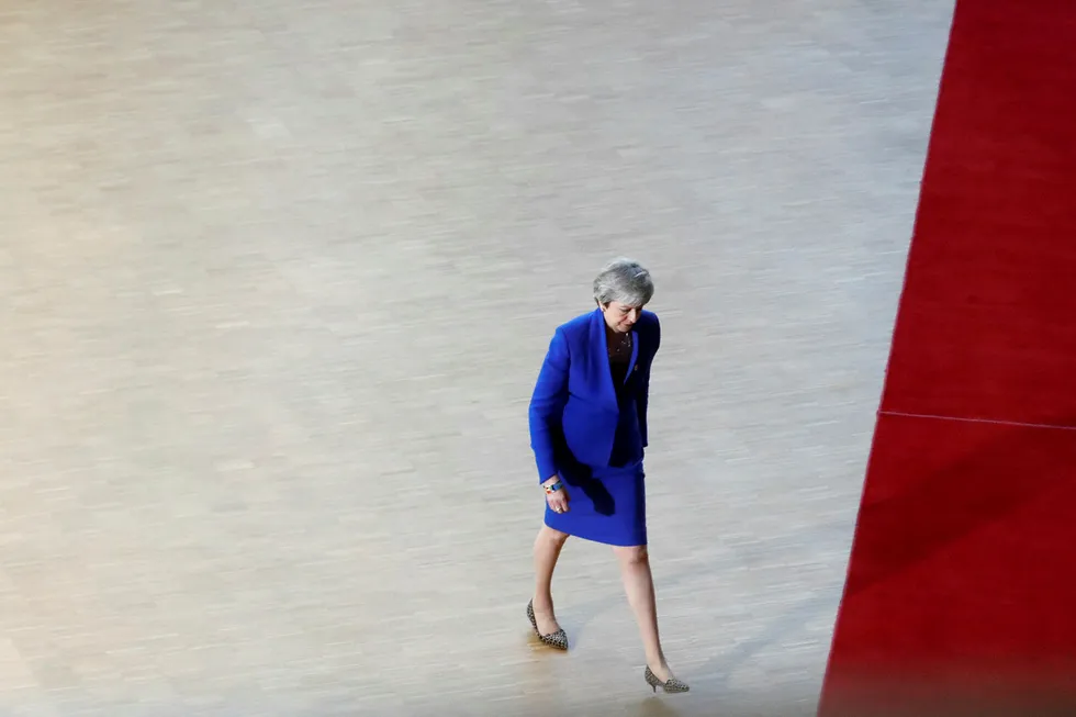 Britenes statsminister Theresa May på vei inn for å bli grillet på EU-toppmøtet i Brussel onsdag.