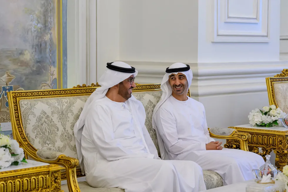 Regjeringen godkjente i år Abu Dhabis oppkjøp av en kvalifisert eierandel av morselskapet til norske GlobalConnect as, som er underlagt Sikkerhetsloven. Bildet viser de emiratiske politikerne Sheikh Hamdan bin Mohamed bin Zayed Al Nahyan og Sultan bin Ahmed Al Jaber.