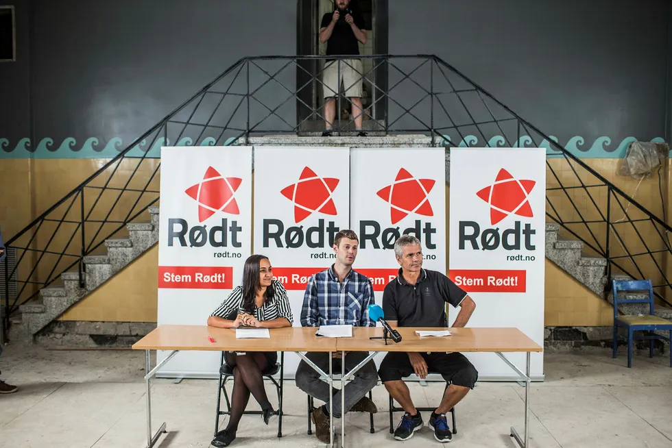 Rødts Seher Aydar (til venstre) kaller EUs fjerde energipakke for «del to» av fjorårets Acer-strid. På bildet er Aydar sammen med partileder Bjørnar Moxnes og Boye Ullmann.