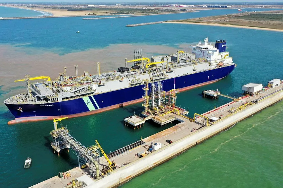 Ready to roll: the BW Magna FSRU moors alongside the new LNG terminal at the Acu Port