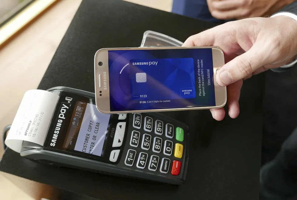 Samsung Pay demonstrert i Sydney i Australia i fjor. Foto: Reuters Staff/NTB Scanpix