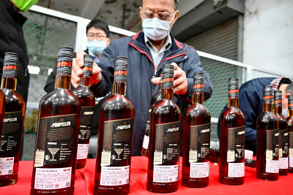 Taiwan hjelper Litauen, og har kjøpt 20.000 flasker litauisk brennevin ble blokkert av Kina.