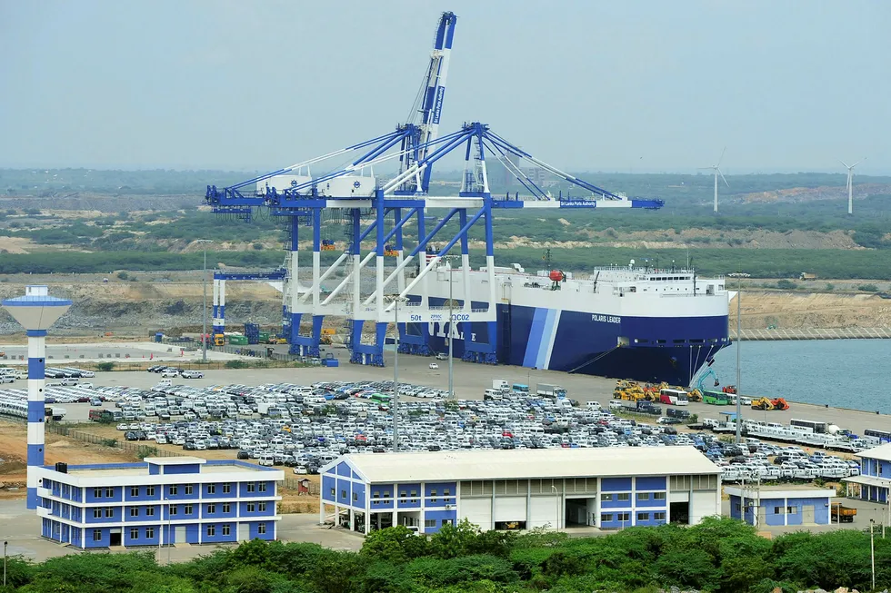 Statseide kinesiske selskaper kontrollerer dypvannshavnen Hambantota på Sri Lanka etter å ha betalt vel ni milliarder kroner for 70 prosent av aksjene. Sri Lanka spiller en nøkkelrolle i utviklingen av den nye kinesiske maritime silkeveien gjennom Det indiske hav. Foto: Lakruwan Wanniarachichi/AFP/NTB Scanpix