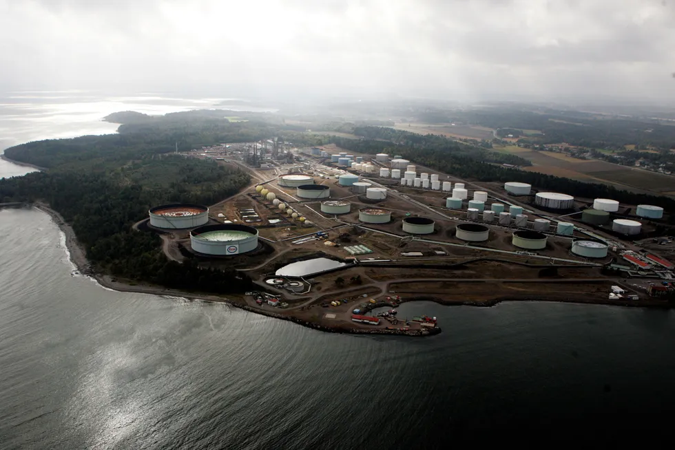 Esso Norges raffineri på Slagentangen ved Tønsberg. Raffinerivirksomheten ble lagt ned i 2021, og anlegget fungerer nå kun som en drivstoffterminal.