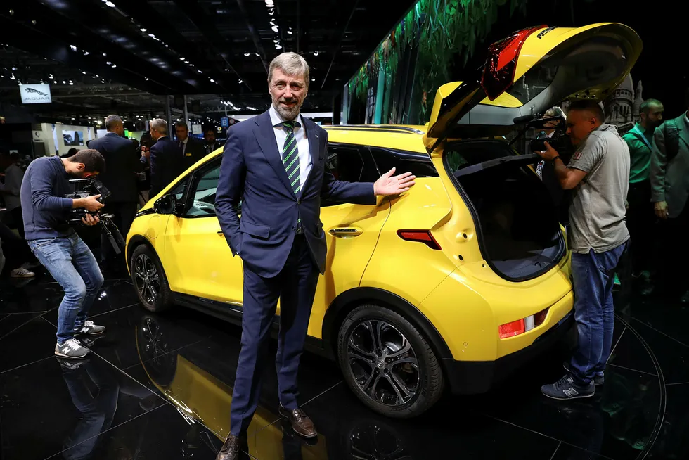 Sjef for Opel Norge, Bernt G. Jessen kommer uten problemer til å selge alle Ampera-e, Opels nye elbil, han får tildelt. Foto: Marte Christensen