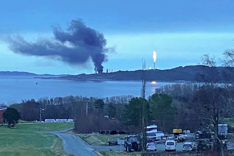 2. desember i fjor brant det på Equinors metanolanlegg på Tjeldbergodden i Aure kommune. Det kunne endt i katastrofe. Torsdag kom Petroleumstilsynets rapport om brannen.