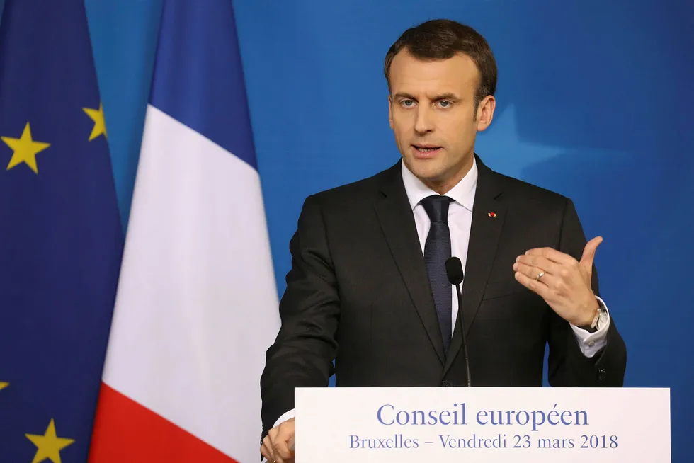 EUs medlemsland vil stå samlet og slå sterkt tilbake hvis de kommer under angrep i en handelskrig, fastholder Frankrikes president Emmanuel Macron. Foto: Ludovis Marin/AFP Photo
