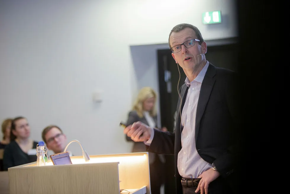 Sjef og eier av Pareto, Svein Støle, ga investeringsråd under et arrangement i regi av nettverksorganisasjonen «Ung i Finans». Foto: Javad Parsa