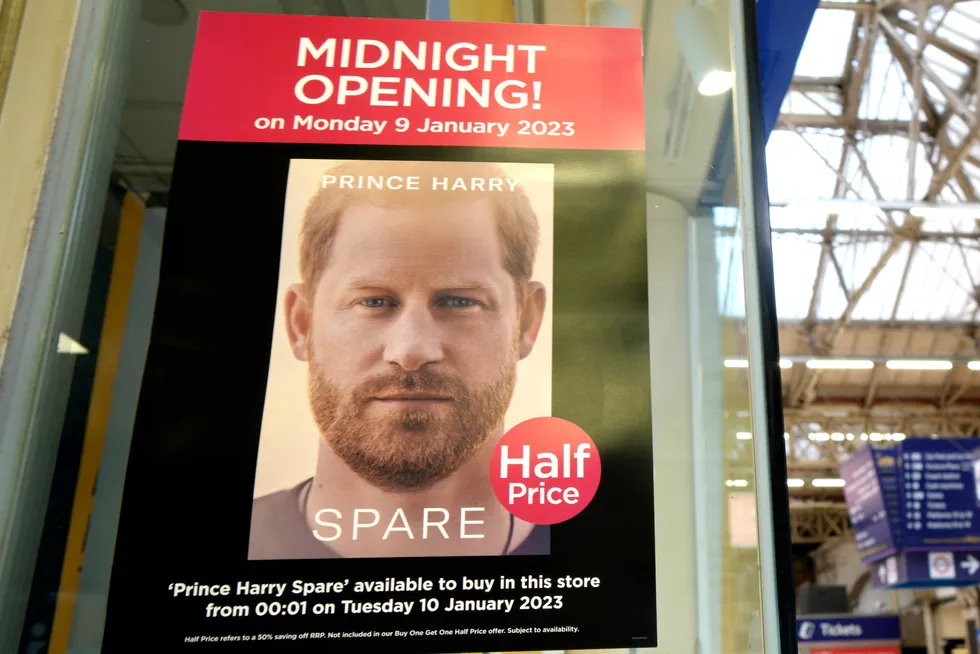 Tirsdag morgen, ved midnatt, starter det offisielle salget av prins Harrys selvbiografi «Spare».
