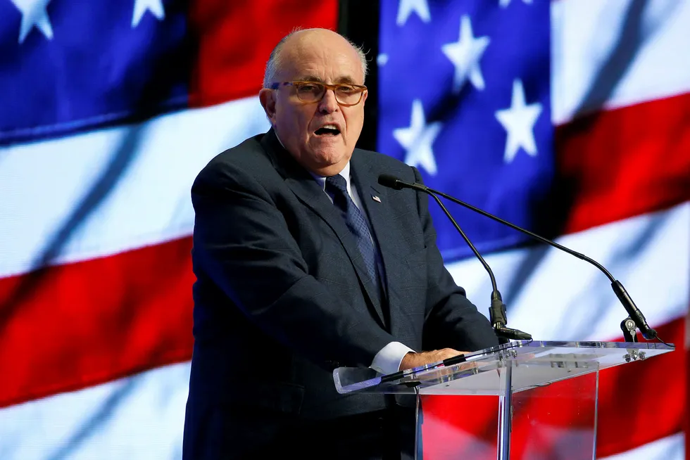 Donald Trumps advokat Rudy Giuliani korrigerer sine tidligere uttalelser nok en gang.