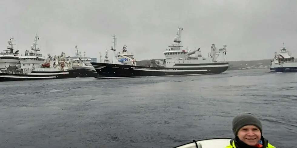 STORMØNSTRING: Fiskerne og rederne stilte blant annet med «Bømmelfjord», «Bømmelbas», «Lønningen» og «Elisabeth» i Langevåg på Bømlo. Vegard Vegstad Lønning koser seg på sjøen.