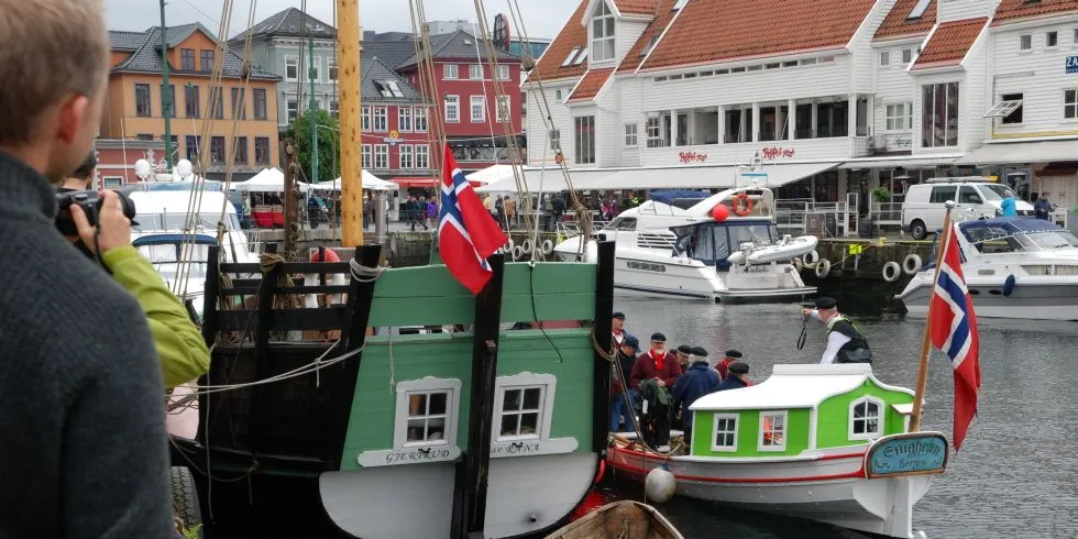 Nordlandjekten "Gjertrud av Ranen" med tørrfisk til Bergen. Foto: Ole Erik Klokeide