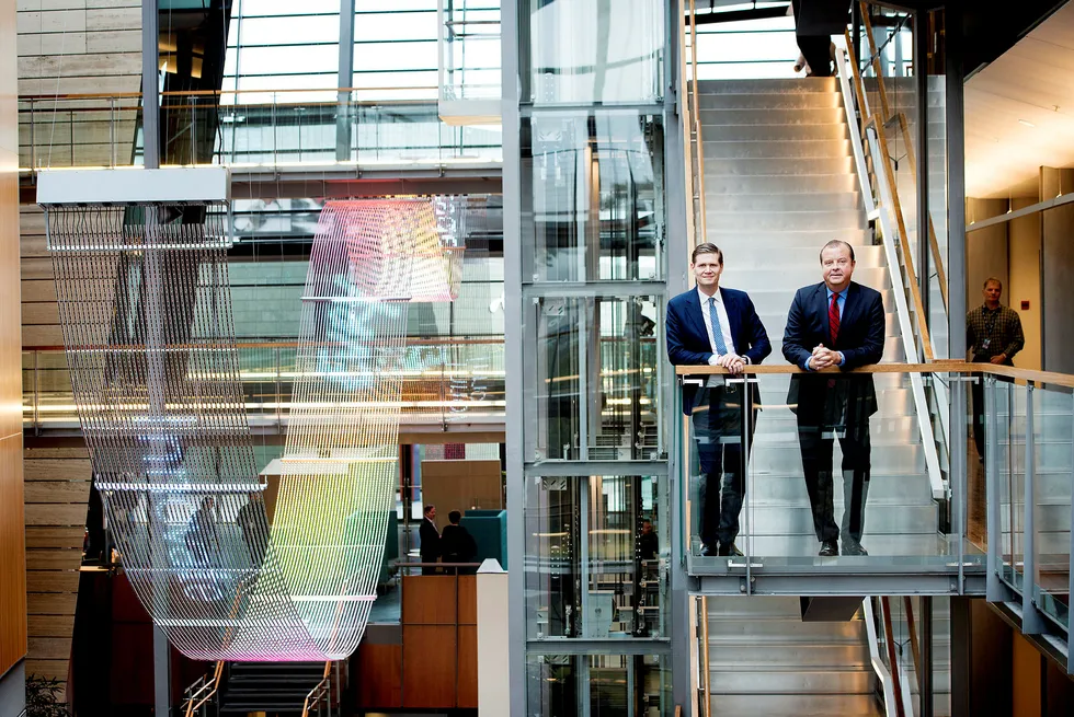 Finansdirektør Henrik Schibler i Evry (til venstre) får 17 millioner kroner dersom børsnoteringen av selskapet blir «vellykket». Til høyre er konsernsjef Björn Ivroth. Foto: Mikaela Berg