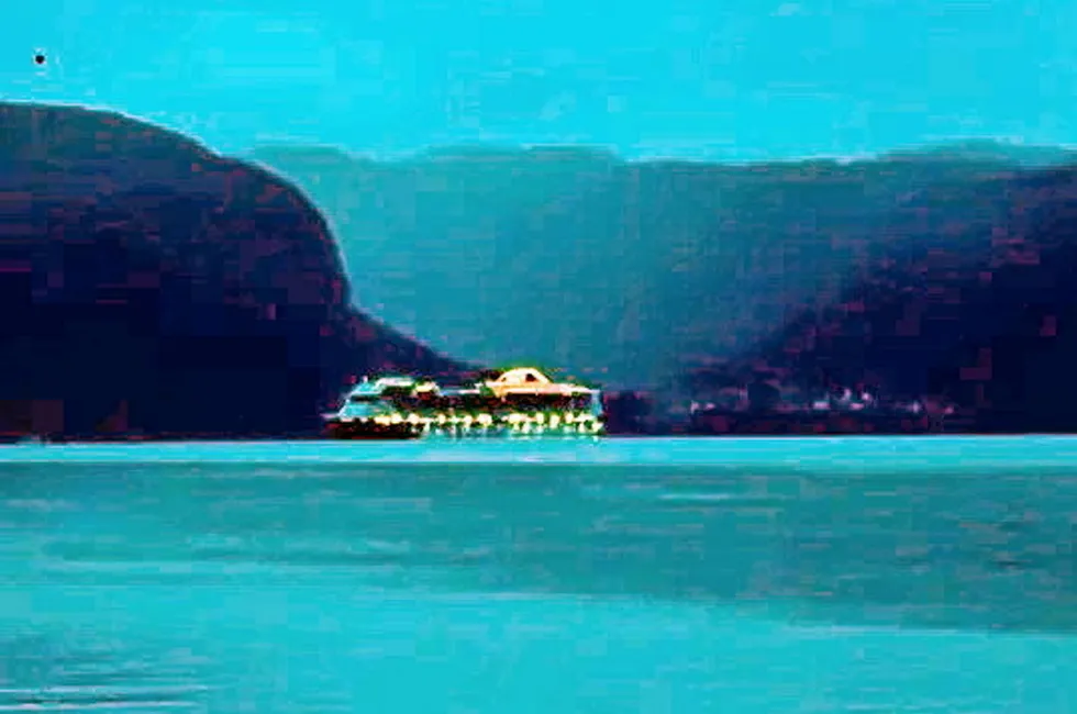 Bilde av cruiseskipet sett fra Lavik.