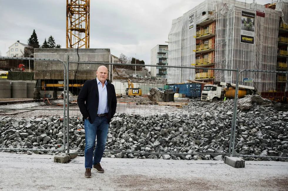 Entrenørgründeren Albert Hæhre i Hæhre Entreprenør er strålende fornøyd med å ha fått kontrakten på 1,8 milliarder kroner for bygging av ny E18 i Telemark. Foto: Per Thrana