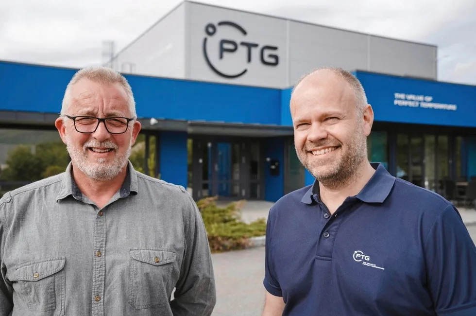 Salgs- og markedsdirektør for marine og industri, Johnny Valle i PTG (til høyre) sier at PTG opprettholder sin høye produksjonsaktivitet ved fabrikken i Malmefjorden fremover. Julian Ramsey, General Manager PTG UK (til venstre).
