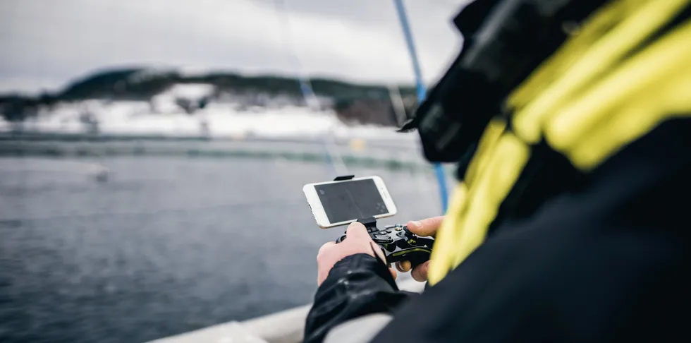 Den digitale revolusjonen er i gang i havbruket. Her testes undervannsdrone – som kan gi svar om hva som skjer nede i merden.