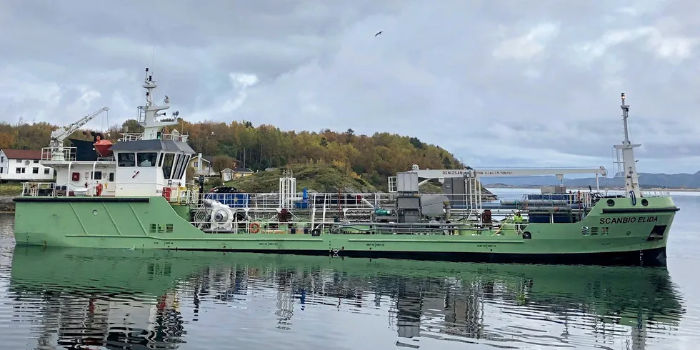 Scanbios skip «Scanbio-Elida». Skipet er spesielt rigget for å håndtere kverning og ensilering av dødfisk.