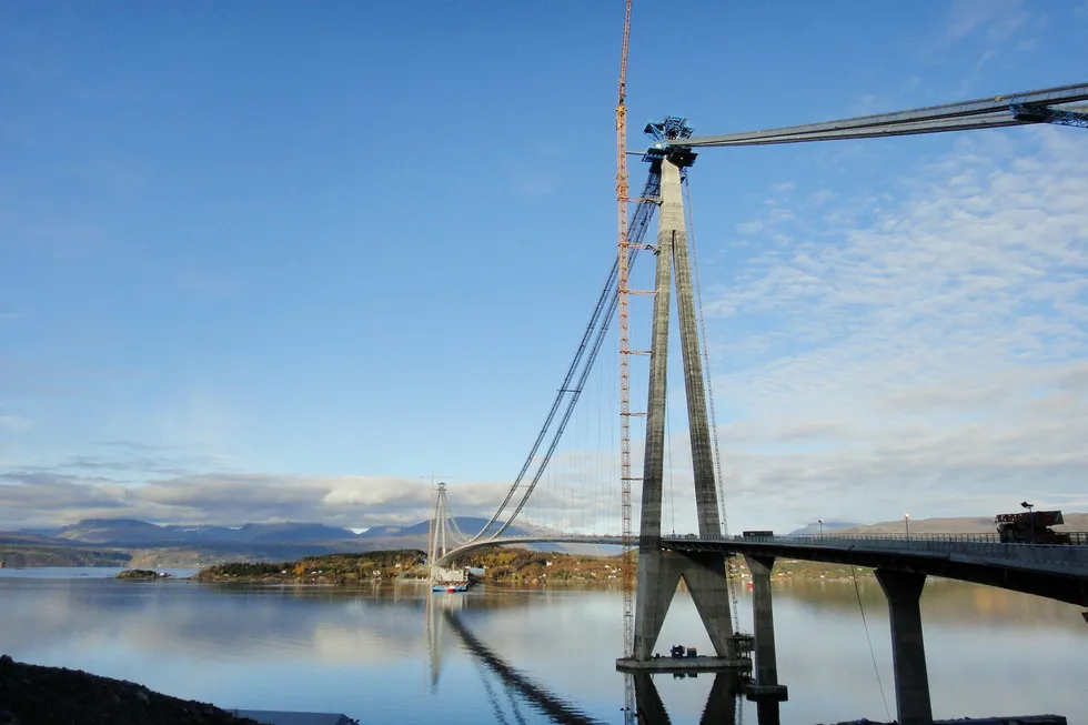 Kineserne er også entreprenør for Norges lengste hengebro, Hålogalandsbrua ved Narvik.