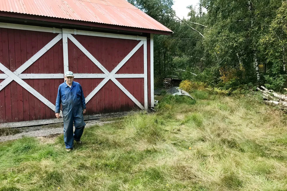 Etter mange år med alvorlig sykdom døde 85-åringen Eivind Endresen (bildet) i august i fjor. Da var også det meste av sparepengene tapt. Nå saksøker hans yngre bror rådgivningsselskapet.