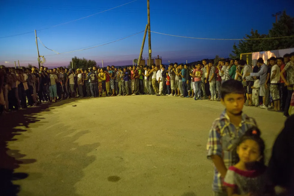 Fri migrasjon mellom alle land, ville kanskje få fart på nødvendige tiltak i den rike verden, skriver artikkelforfatteren. Bilde av flyktninger på Lesvos, Hellas, fra 2015.