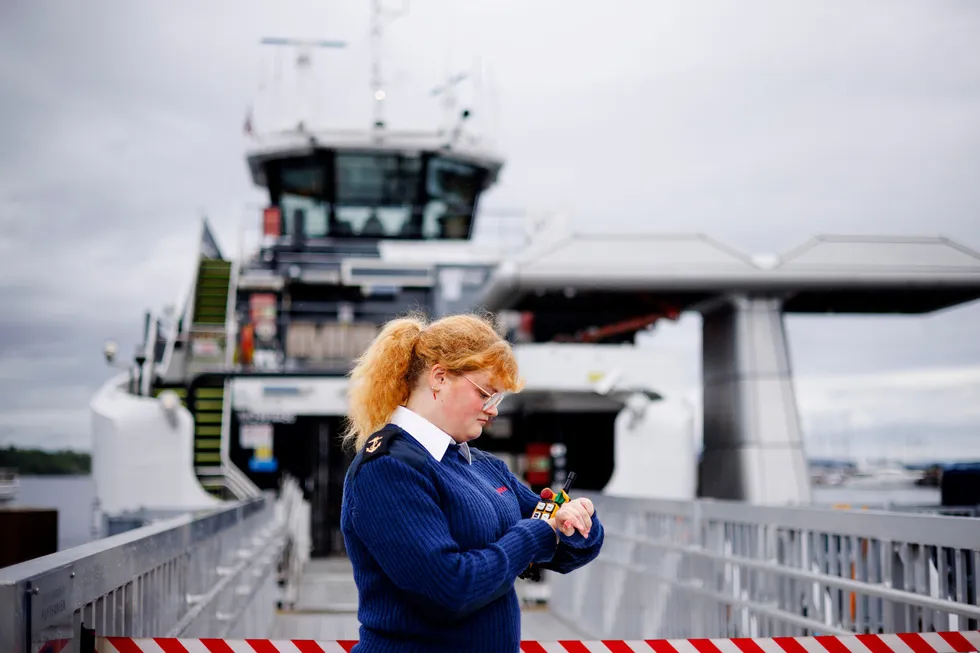 Martine Hagen jobber på Oslo-fergene som matros. Pengene hun tjener på turnusukene i Oslo kommer godt med når hun resten av året studerer i Sheffield i England.