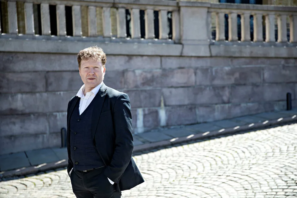 Finanspolitisk talsperson i Sp, Sigbjørn Gjelsvik, går ut mot oljepengebruken til regjeringen.