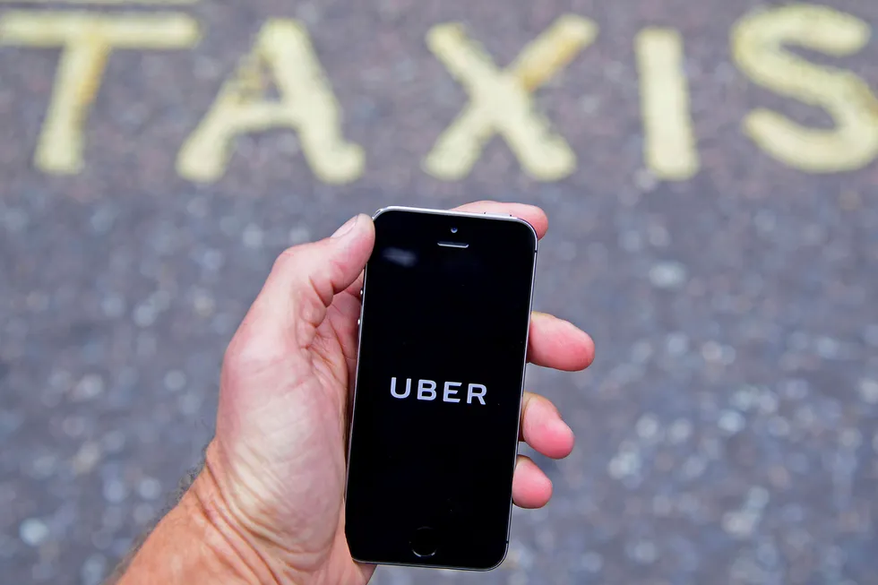 3,5 millioner mennesker og 40.000 sjåfører bruker Uber i London. Det blir det slutt på fra og med oktober. Foto: Toby Melville/Reuters/NTB Scanpix