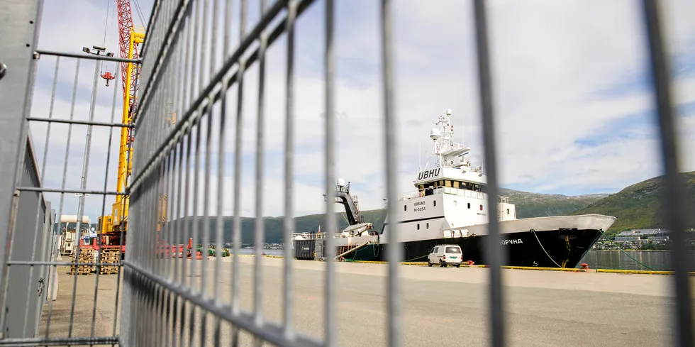 Korund, en russisk fiskebåt ved Breivika havn i Tromsø. Det er på tide norske myndigheter stenger havnene for russerne.