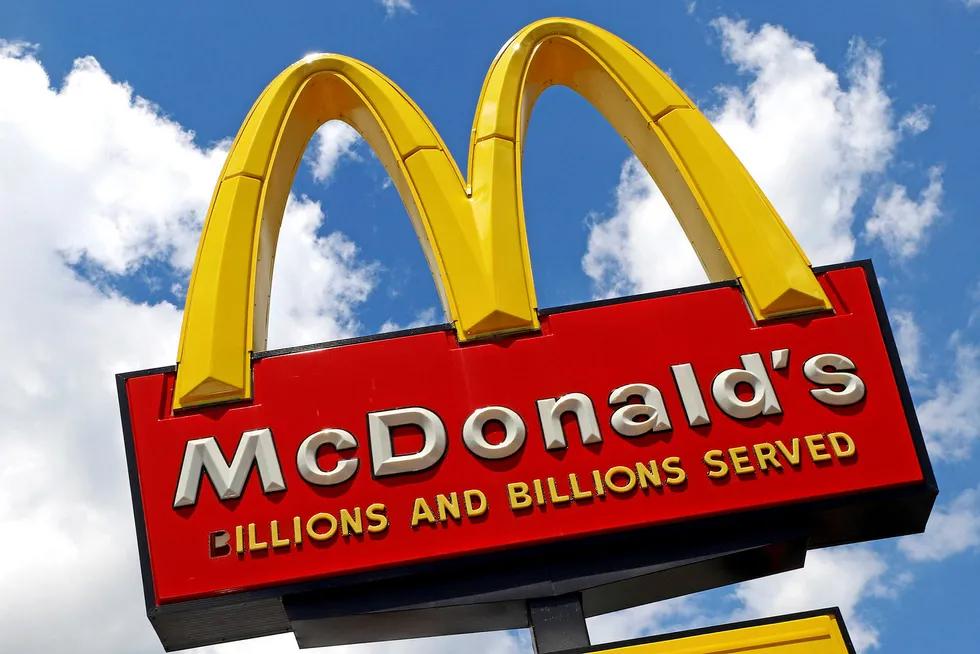 Fast-food-giganten McDonald's er i hardt vær om dagen. I tillegg til å ha blitt saksøkt av tidligere franchisetagere er selskapet også i en rettstvist med den tidligere toppsjefen Steve Easterbrook.