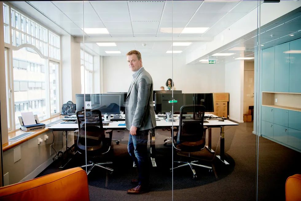 Fra et lite kontorlokale i Oslo sentrum skal administrerende direktør Christian Eek i Ekspressbank Norge forsøke å erobre forbrukslånsmarkedet. Det meste av nye kunder skal komme gjennom eksterne agenter. Foto: Mikaela Berg