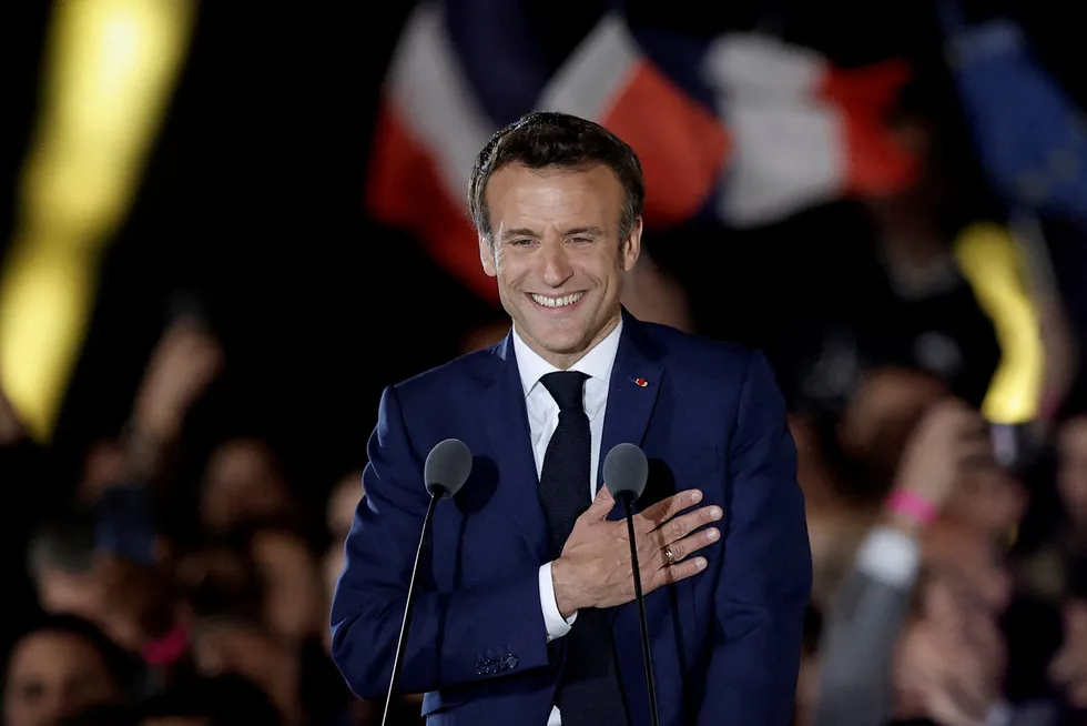 Emmanuel Macron feirer valgseieren søndag, men flere enn fire av ti velgere foretrakk høyrepopulistiske Marine Le Pen.