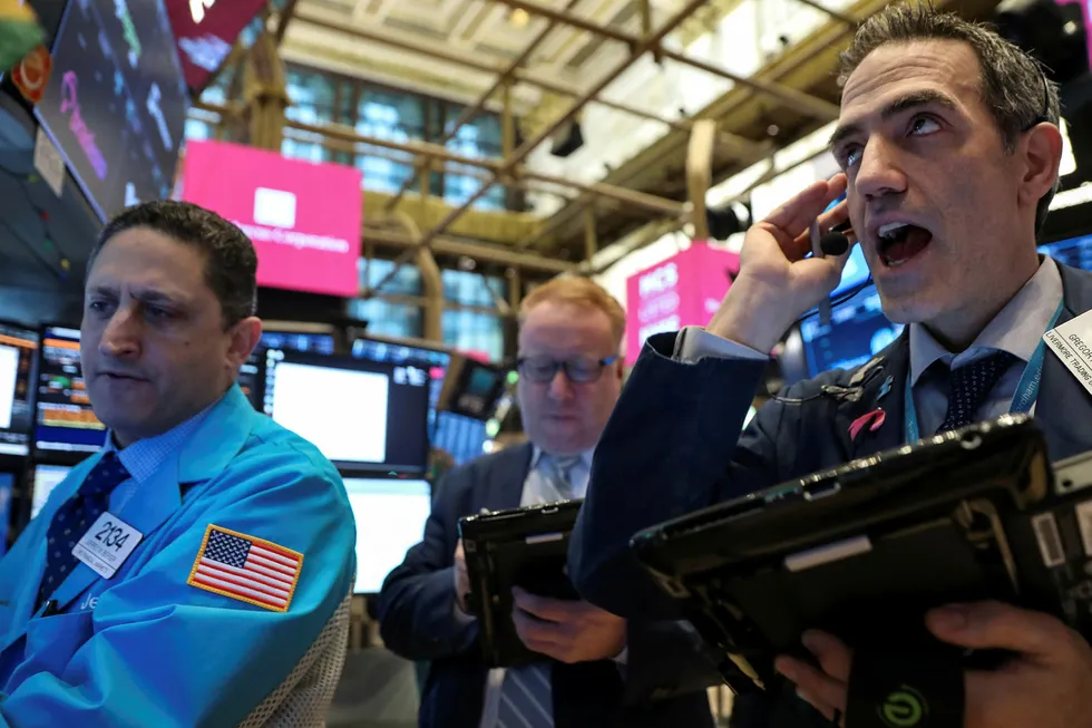 Stemningen på New York Stock Exchange (NYSE) er preget av frykt og uro.
