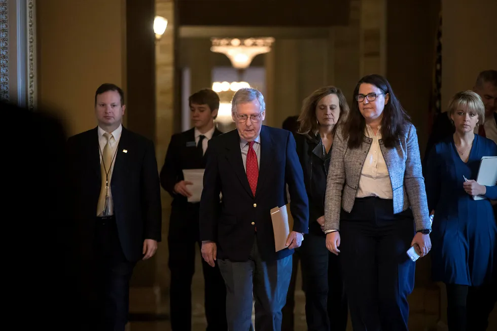Republikanernes leder i Senatet, Mitch McConnell, vil forhandle med Demokratene for å få slutt på budsjettkrisen. Foto: J. Scott Applewhite / AP / NTB scanpix.