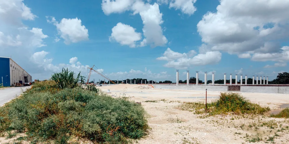 Atlantic Sapphire sitt landbaserte lakseanlegg utenfor Miami bygges ut, og skal etter planen bygges ut i flere trinn i årene fremover.